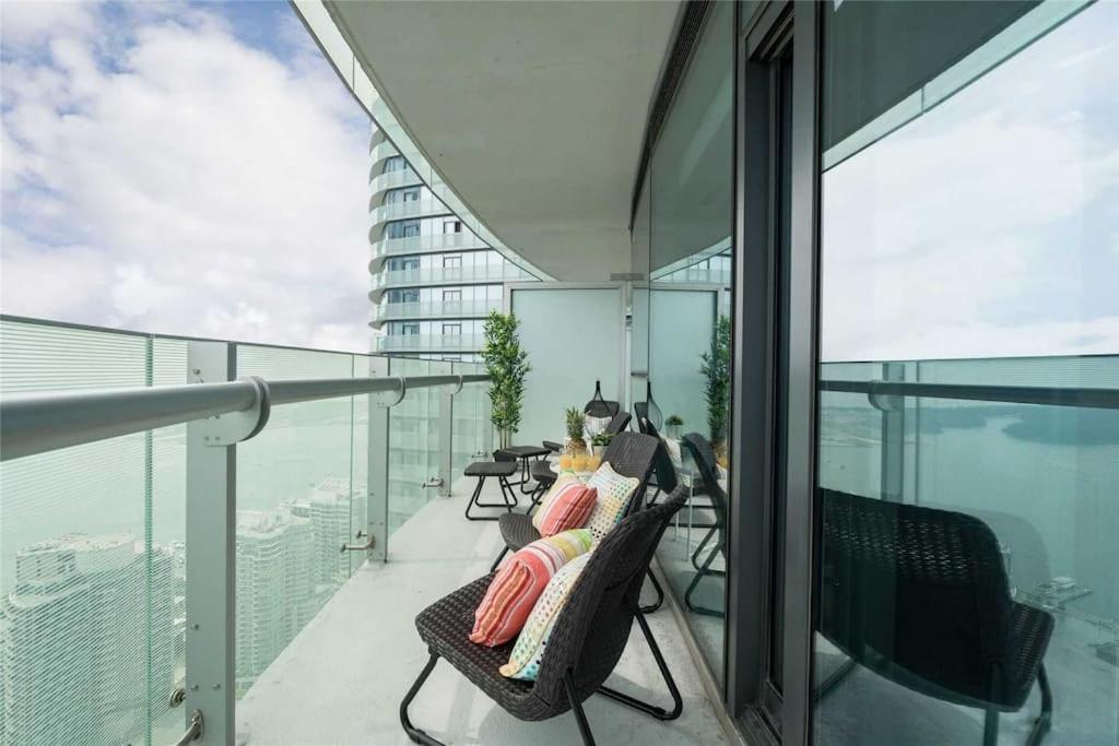 New Superior Lakeview Luxury 3-bedroom On High Floor Appartement *