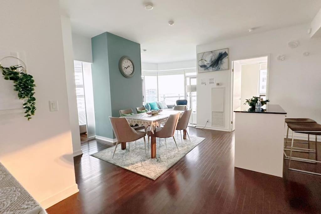 New Superior Lakeview Luxury 3-bedroom On High Floor * Toronto