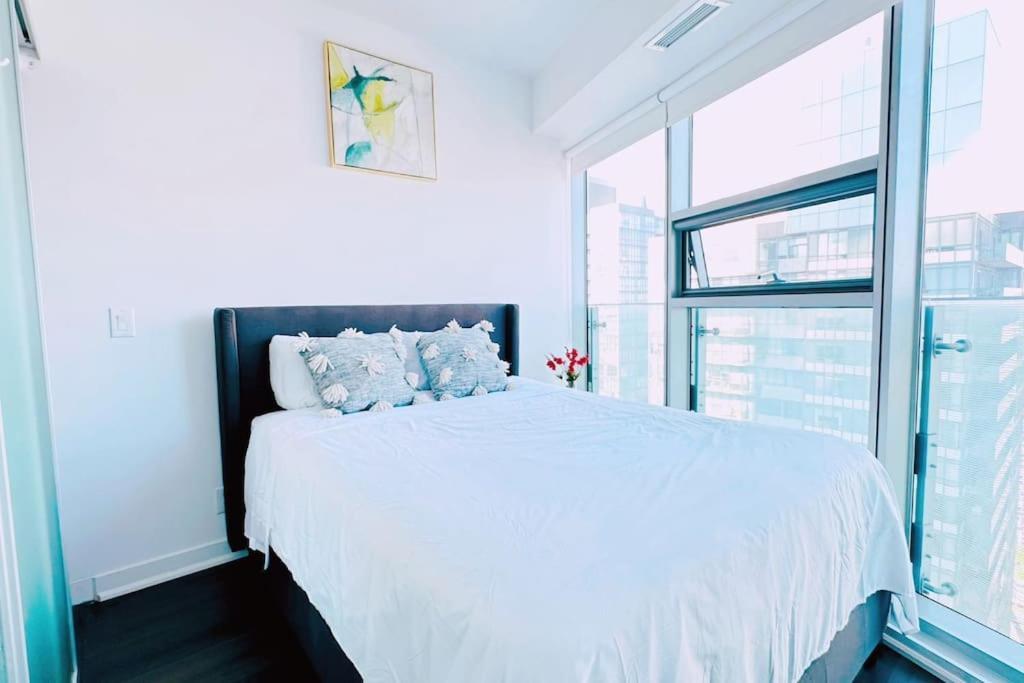 New Superior Lakeview Luxury 3-bedroom On High Floor Appartement