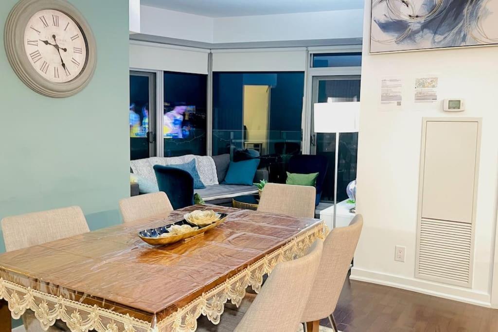 New Superior Lakeview Luxury 3-bedroom On High Floor Appartement