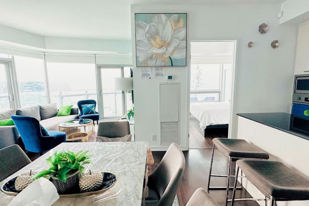 New Superior Lakeview Luxury 3-bedroom On High Floor *